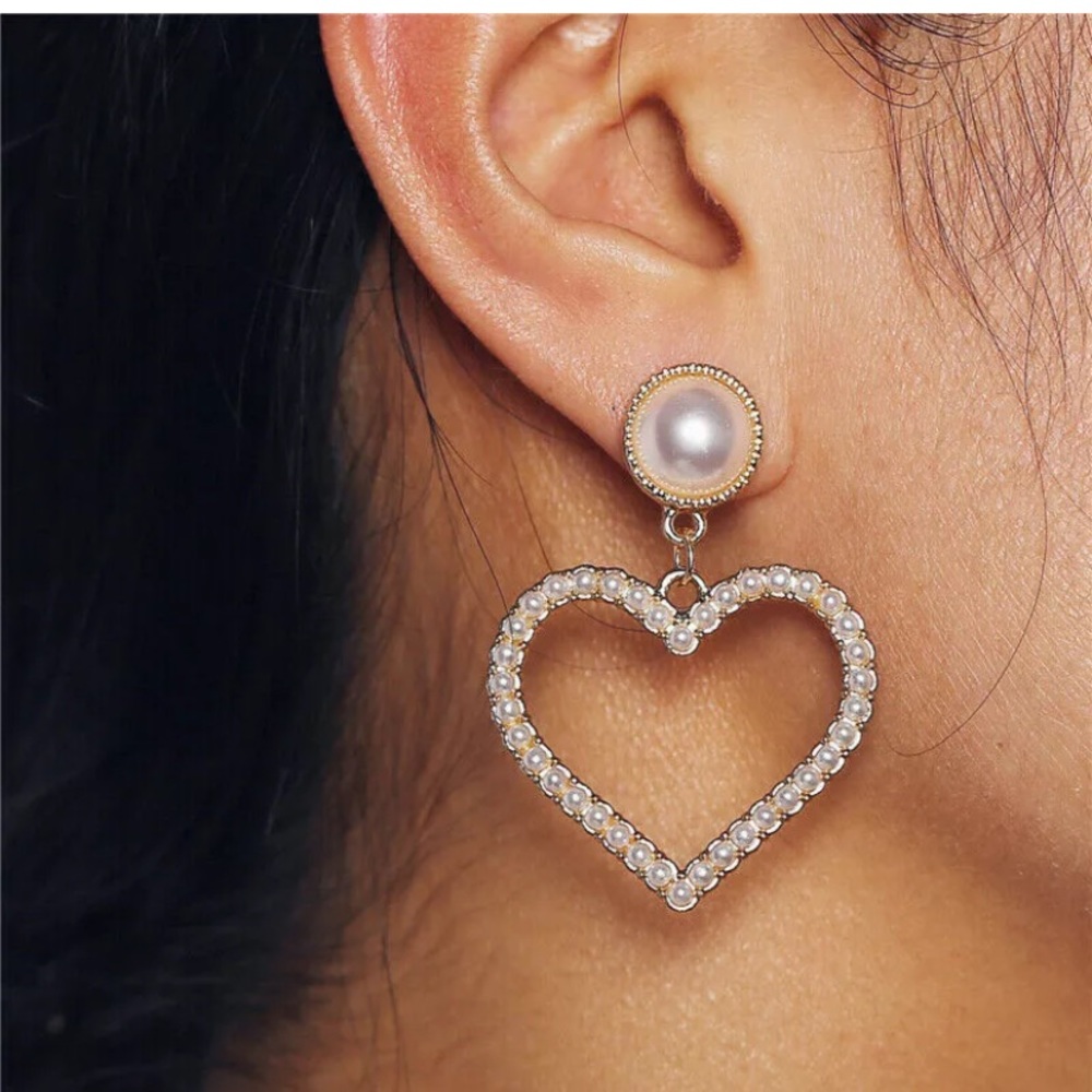 Pearl heart earrings